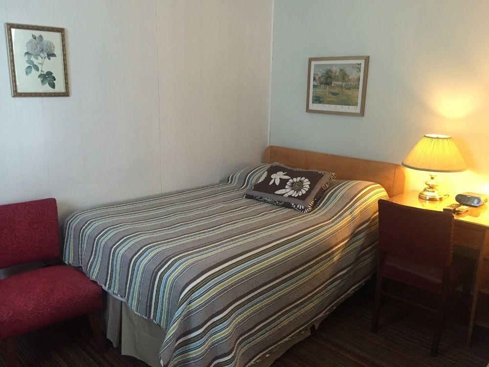 Twin Peaks Motel Napanee Zewnętrze zdjęcie