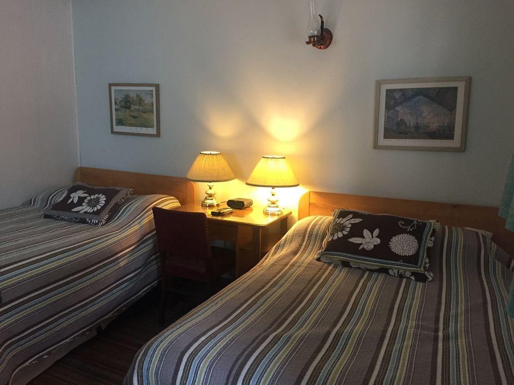 Twin Peaks Motel Napanee Zewnętrze zdjęcie