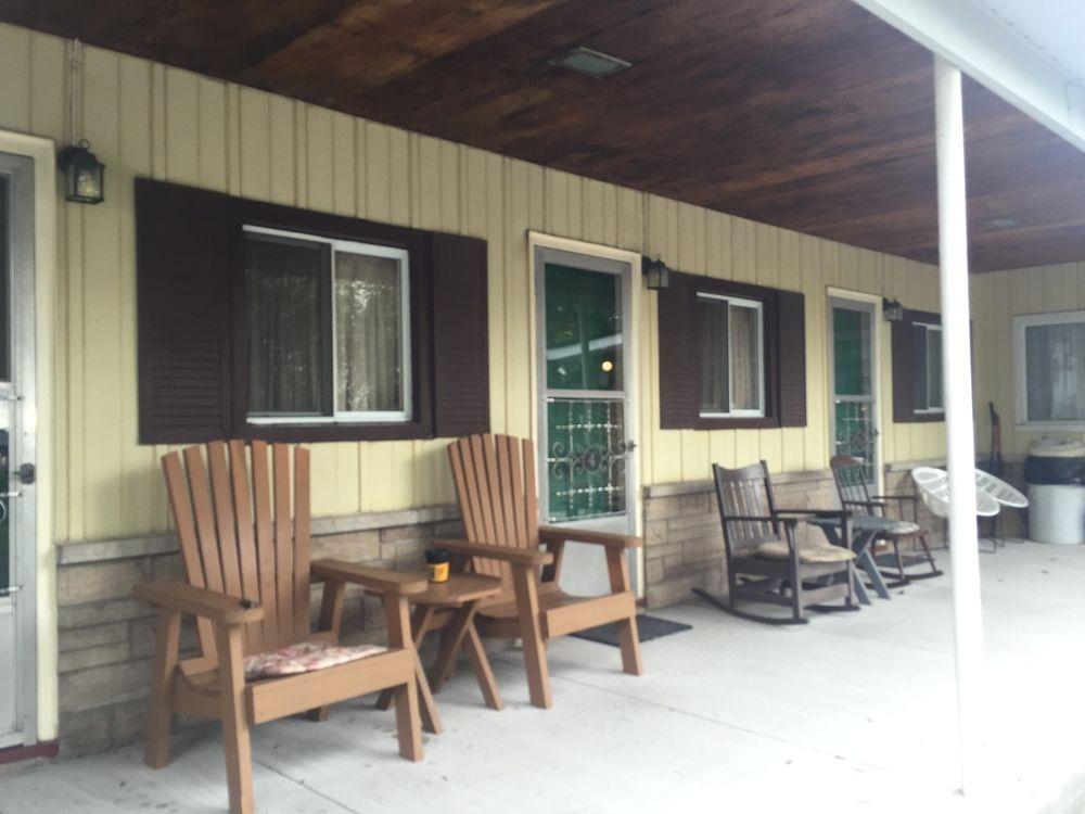 Twin Peaks Motel Napanee Zewnętrze zdjęcie