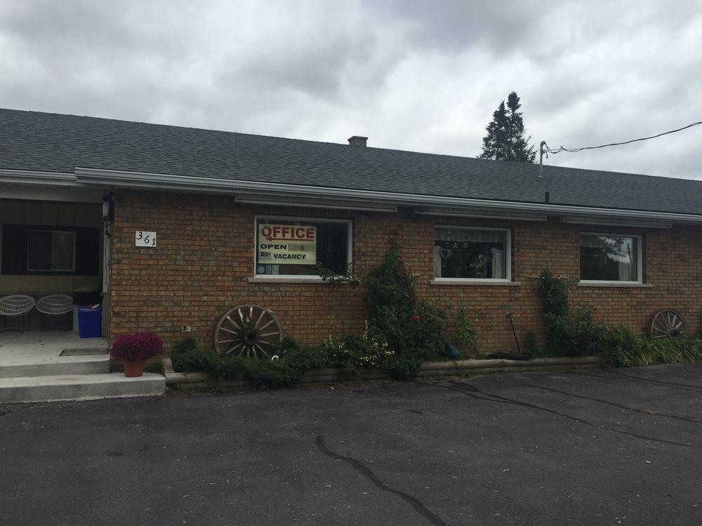 Twin Peaks Motel Napanee Zewnętrze zdjęcie