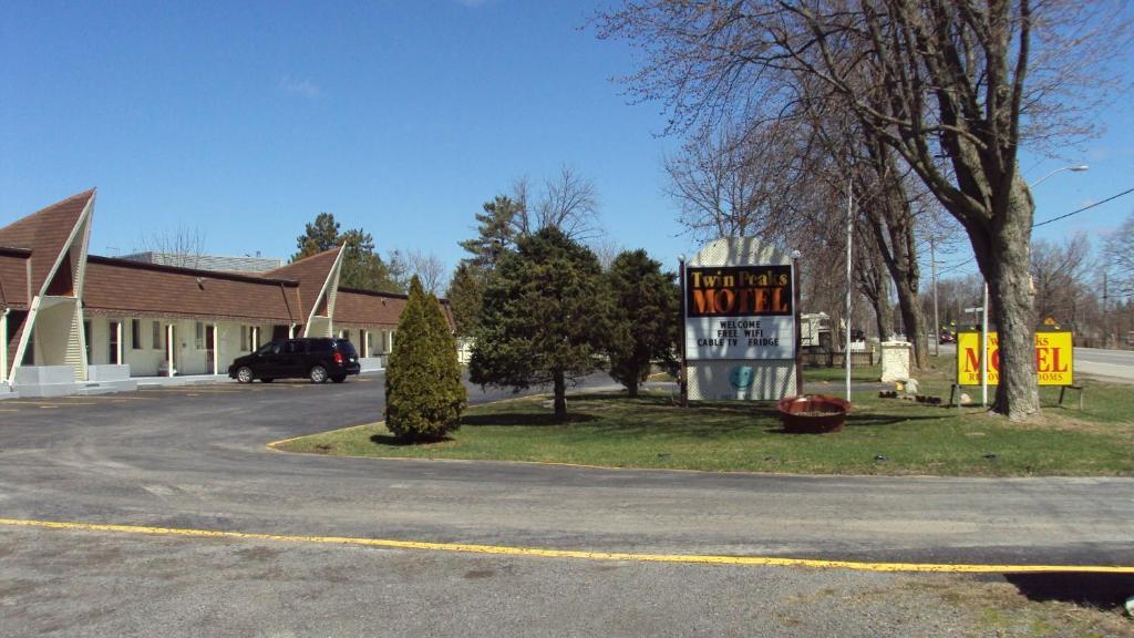 Twin Peaks Motel Napanee Zewnętrze zdjęcie