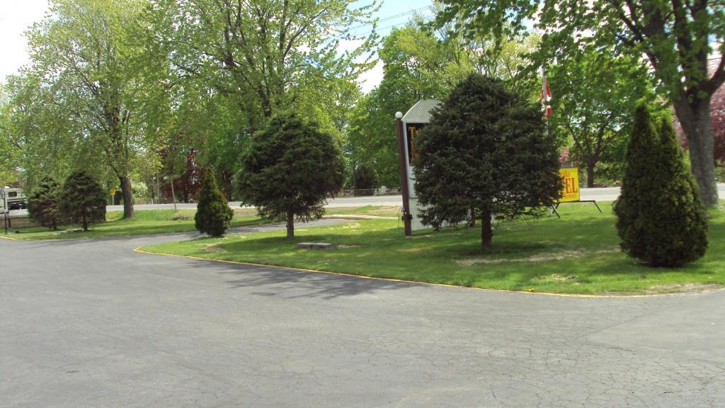 Twin Peaks Motel Napanee Zewnętrze zdjęcie